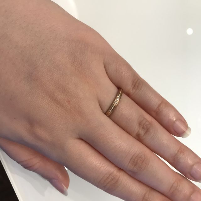 【YUKA HOJO(ユカホウジョウ)の口コミ】 ピンクゴールド、ミルグレインで探していました。職人さんの手書きの線が…