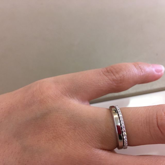 【ヴァン クリーフ＆アーペル(Van Cleef & Arpels)の口コミ】 ３，４ミリ幅のシンプルリング、２．５ミリ幅の四角いタイプのリングを試…