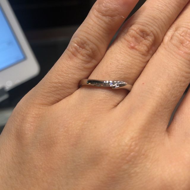 【アイプリモ(I-PRIMO)の口コミ】 もともとウェーブの形状のリングで探しており、このリングのカーブの具合…