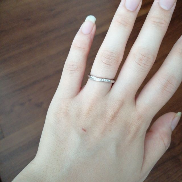 【銀座ダイヤモンドシライシの口コミ】 気に入ったデザインがあったこと。
また、価格も他の店舗に比べると安かっ…