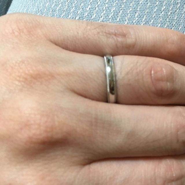 【アイプリモ(I-PRIMO)の口コミ】 男性の指輪はシンプルなものを選びました。太い指輪よりは細い指輪の方が…