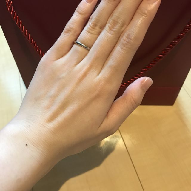 【カルティエ(Cartier)の口コミ】 シンプルなデザインなものがよかったので、外観になにも飾りがないものを…