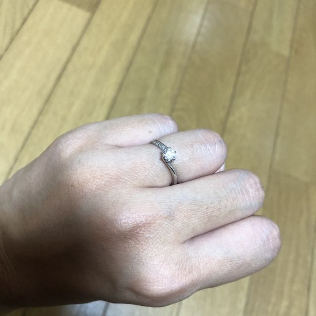 【銀座ダイヤモンドシライシの口コミ】 ストレートタイプは普通過ぎると思ったので、ウェーブタイプを探していた…