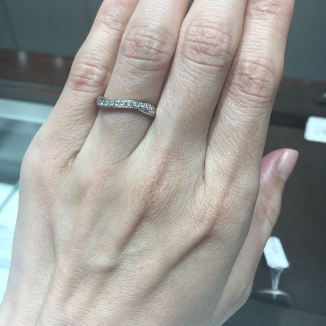 【BIJOUPIKO(ビジュピコ)の口コミ】 プラチナでダイヤ多め、で考えていたところ、少しねじりの入ったこのデザ…