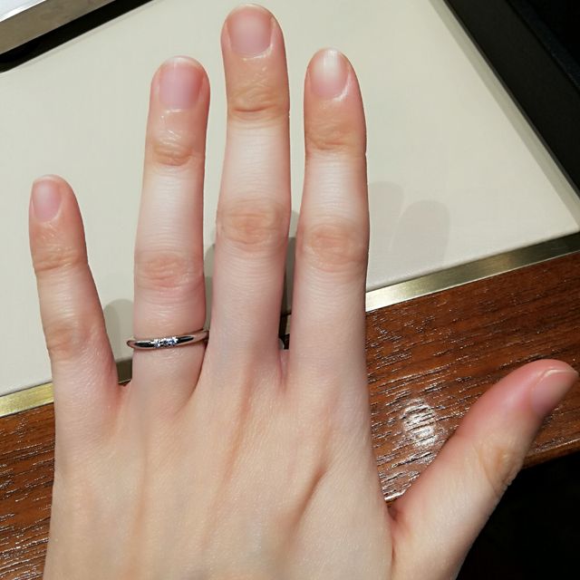 【ティファニー(Tiffany & Co.)の口コミ】 「プラチナ」「ストレート」「ダイヤが入っている」「細めのデザイン」を…