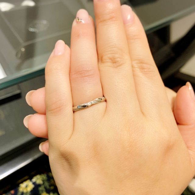【エクセルコダイヤモンド(EXELCO DIAMOND)の口コミ】 もともとストレートタイプでダイヤを使用している指輪を検討しており、ブ…