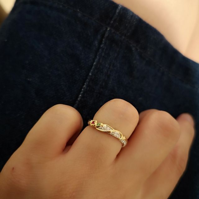 【ケイウノ ブライダル(K.UNO BRIDAL)の口コミ】 イニシャルがこっそり隠れている点。
パッと見ただけでは分からないところ…