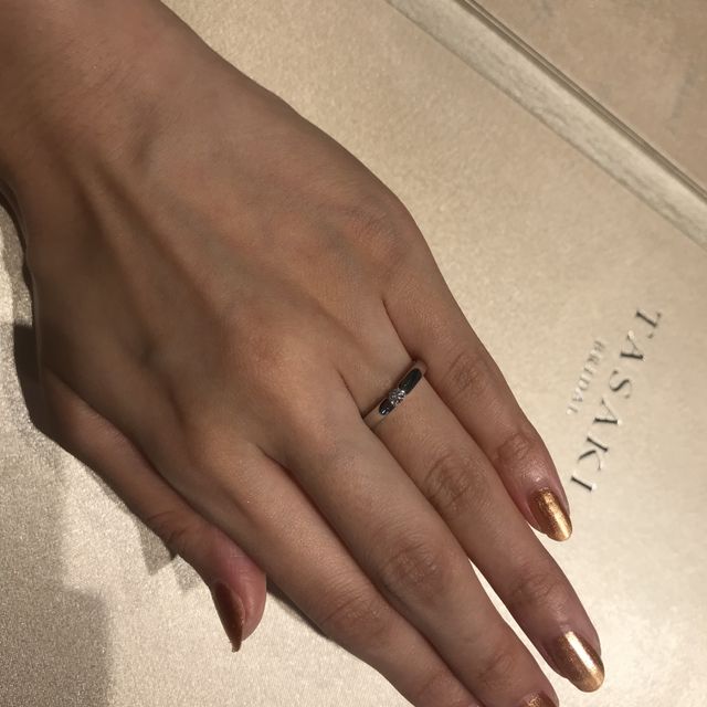 【TASAKI(タサキ)の口コミ】 普通の結婚指輪のダイヤモンドとは違い、指輪に埋め込まれているものでは…