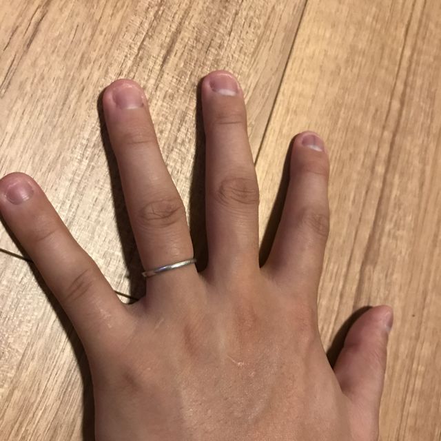 【4℃ BRIDAL(ヨンドシーブライダル)の口コミ】 シンプルなデザインのシルバーリングを探していたのでぴったりのデザイン…