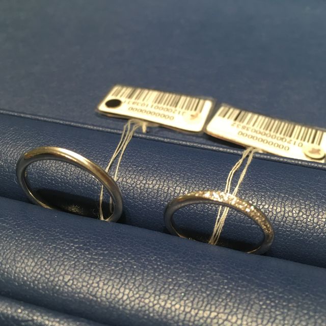 【銀座ダイヤモンドシライシの口コミ】 婚約指輪と合わせて綺麗に見える指輪を探していました。ダイヤモンドが18…