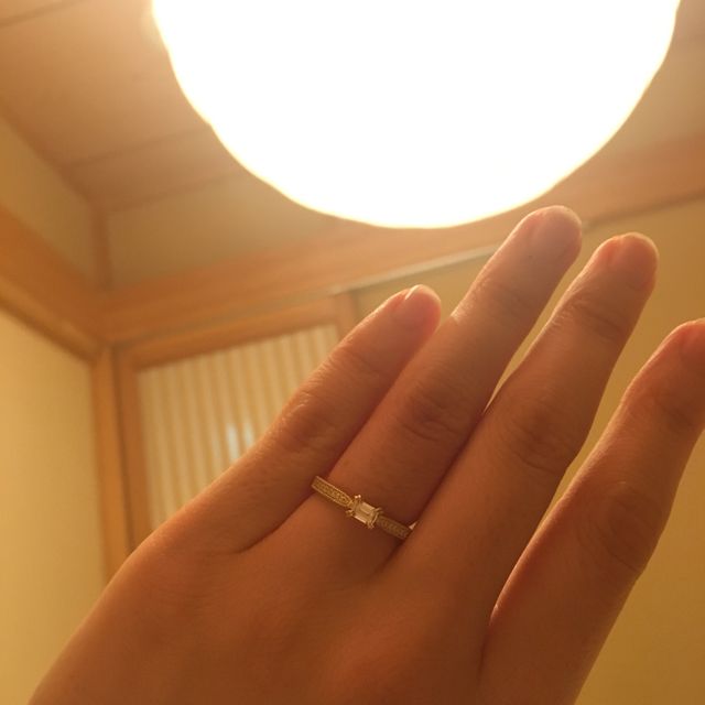 【ORECCHIO(オレッキオ)の口コミ】 初めて見るエメラルドカットのダイヤのかわいさに一目惚れしました。人と…