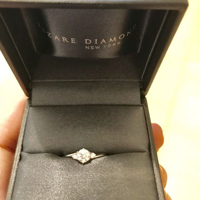 【ラザール ダイヤモンド(LAZARE DIAMOND)の口コミ】 何よりもダイヤとしての価値決めました。具体的には、大きさ、美しさ(精度…