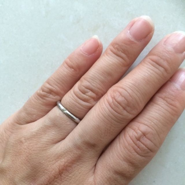【STAR JEWELRY(スタージュエリー)の口コミ】 主人とペアリングを買いました。
私は指輪はできるだけシンプルで細いリン…