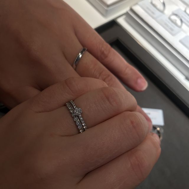 【アイプリモ(I-PRIMO)の口コミ】 王冠のような指輪で、上下のデザインが違うので上向きにつけた場合と下向…