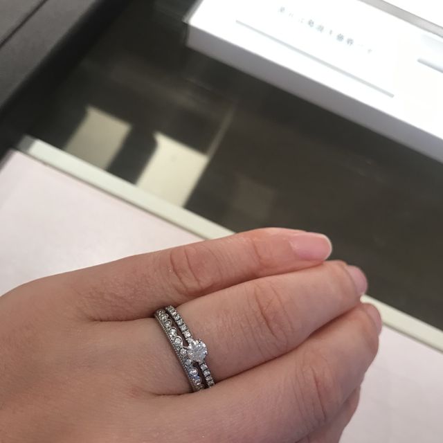 【アイプリモ(I-PRIMO)の口コミ】 王冠のような指輪で、上下のデザインが違うので上向きにつけた場合と下向…