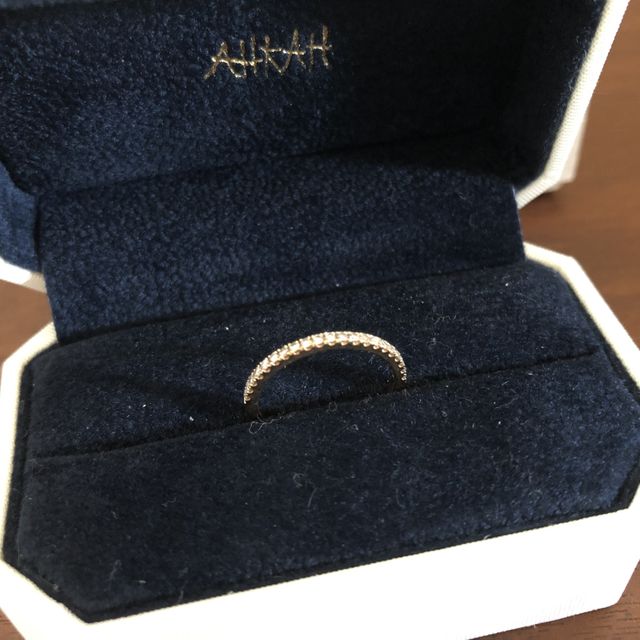 【AHKAH(アーカー)の口コミ】 AHKAHがもともと好きで サプライズでプレゼントされたものです。試着はし…
