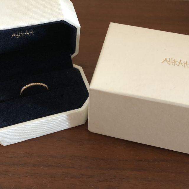 【AHKAH(アーカー)の口コミ】 AHKAHがもともと好きで サプライズでプレゼントされたものです。試着はし…