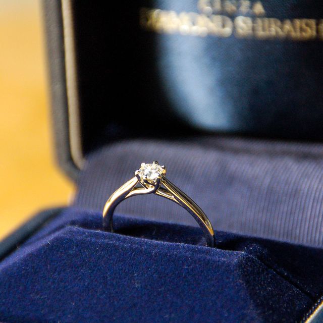 【銀座ダイヤモンドシライシの口コミ】 ダイヤのクオリティと、「2人が手を取り合っているような形」をイメージし…