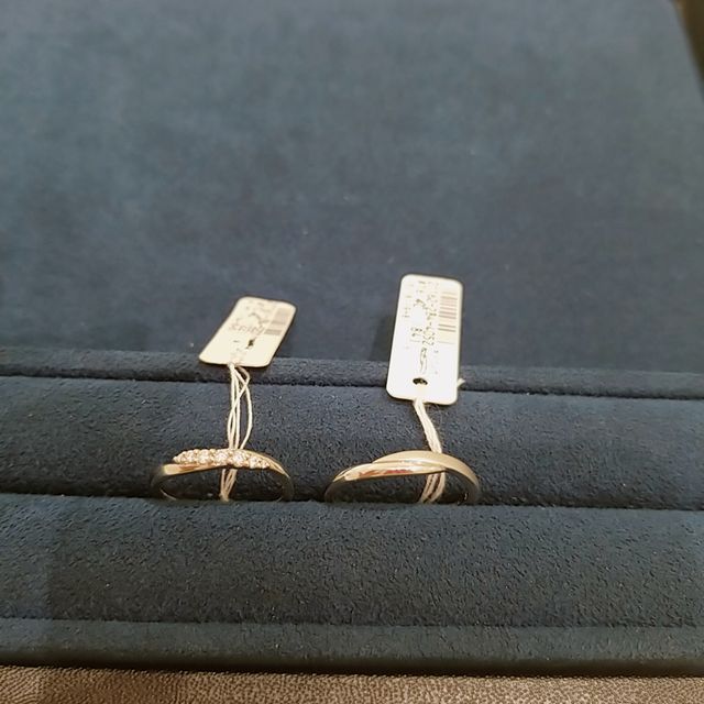 【4℃ BRIDAL(ヨンドシーブライダル)の口コミ】 大きめのダイヤがついているところが気に入りました。ピュアプラチナとい…