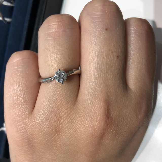 【銀座ダイヤモンドシライシの口コミ】 デザインとダイヤモンドの品質が決め手です。
特に品質面で細かな要望まで…