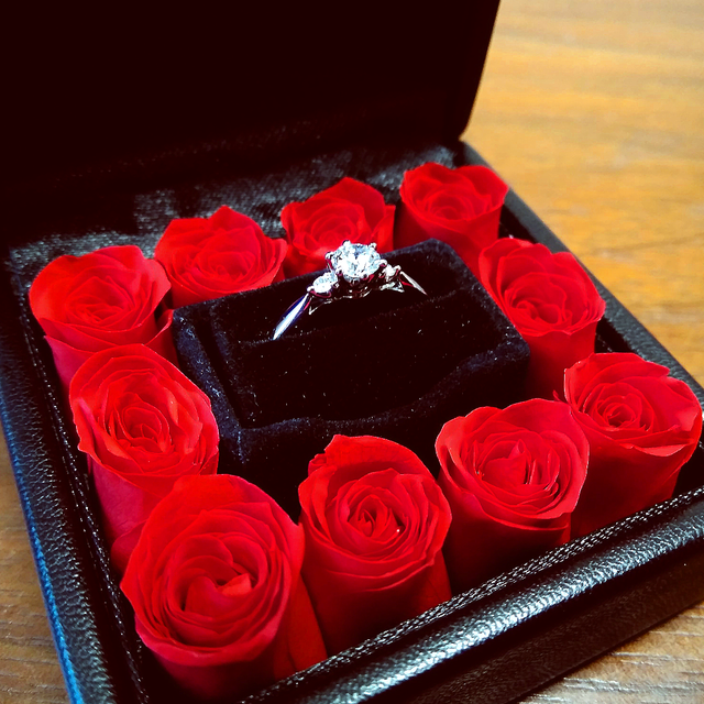 【エクセルコダイヤモンド(EXELCO DIAMOND)の口コミ】 横から見たとき、ダイヤの埋め込み部分が王冠の形をしているところが気に…