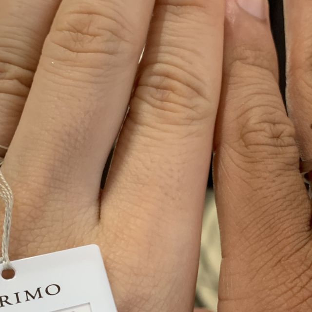 【アイプリモ(I-PRIMO)の口コミ】 流れるようなデザインのなかでもどの角度から見ても輝きが素敵なデザイン…