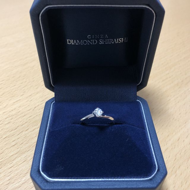 【銀座ダイヤモンドシライシの口コミ】 ストレートながらも真ん中に少しウェーブが入っている、というデザインが…