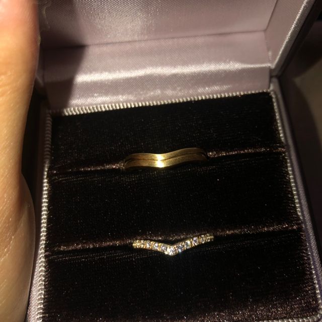 【アイプリモ(I-PRIMO)の口コミ】 指輪のデザインはダイヤが沢山キラキラしているのが
いいなぁと思っていて…