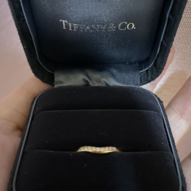 【ティファニー(Tiffany & Co.)の口コミ】 実際にはめてみて、自分の肌の色に合っていたことと、デザインが可愛かっ…