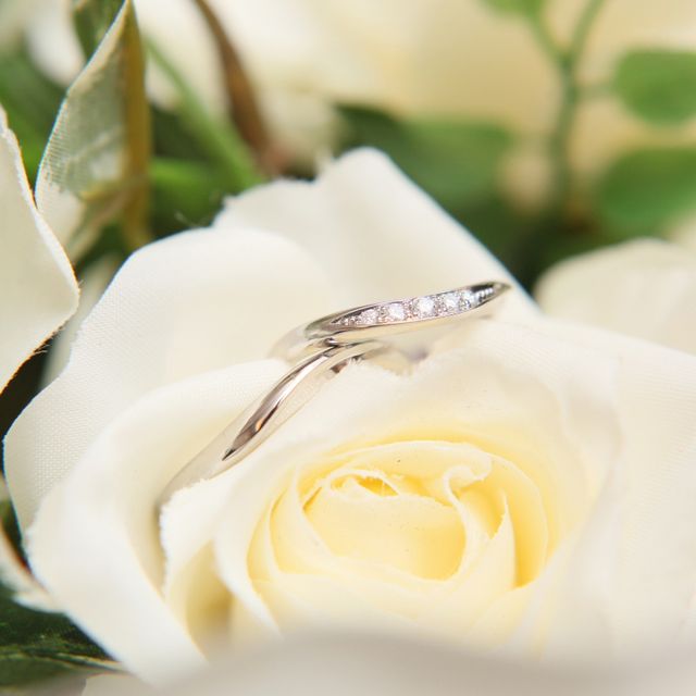 【アイプリモ(I-PRIMO)の口コミ】 事前に同店舗でエンゲージリングを購入しており、一緒につけられるデザイ…