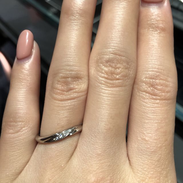 【エクセルコダイヤモンド(EXELCO DIAMOND)の口コミ】 ダイヤモンドが並んで手に馴染むデザインを探していたらこちらを紹介され…