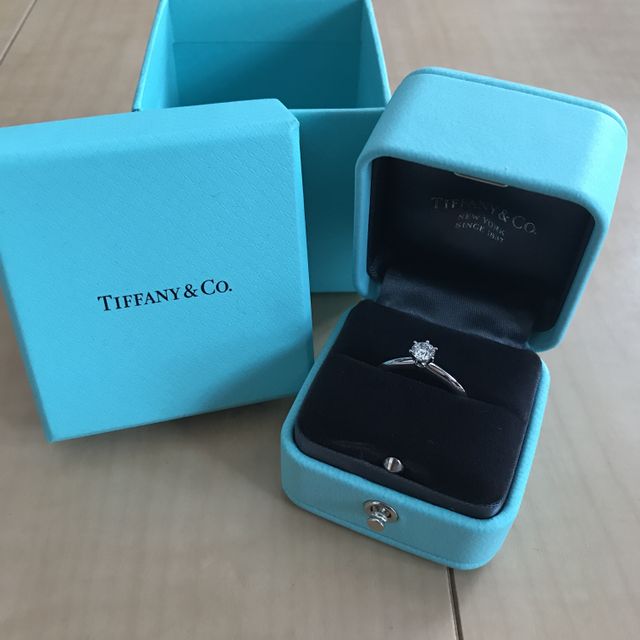 【ティファニー(Tiffany & Co.)の口コミ】 婚約指輪として王道であり憧れのブランドであったからTiffanyで選びたいと…