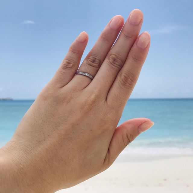 【銀座ダイヤモンドシライシの口コミ】 婚約指輪を購入しなかったので、代わりに結婚指輪はダイヤモンドがついて…