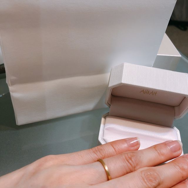 【AHKAH(アーカー)の口コミ】 AHKAHのブランドが好きだったのと
イエローゴールドの細めのものを探して…