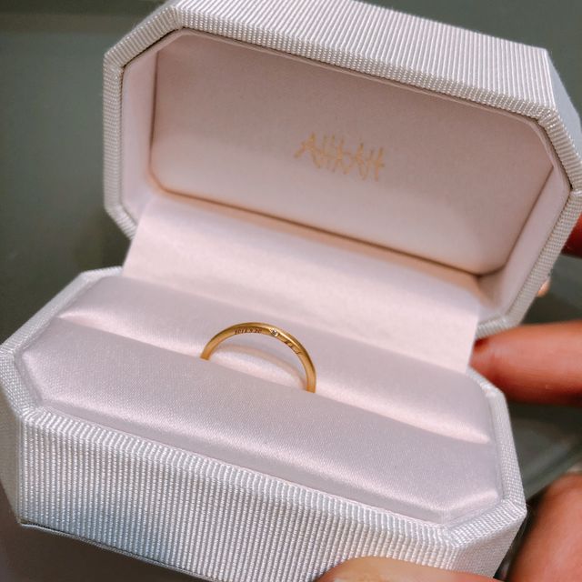 【AHKAH(アーカー)の口コミ】 AHKAHのブランドが好きだったのと
イエローゴールドの細めのものを探して…