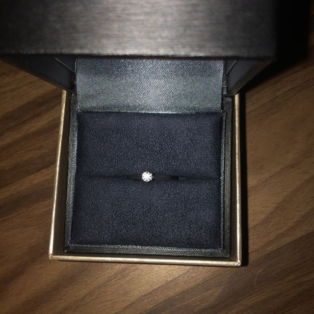 【ラザール ダイヤモンド(LAZARE DIAMOND)の口コミ】 昔からドラマなどで見ていたパカっとひらいて、一粒ダイヤがあるものが婚…