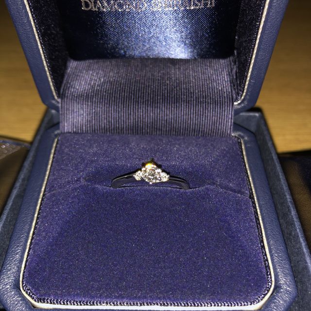 【銀座ダイヤモンドシライシの口コミ】 デザイン、価格、品質、アフターケアが抜きん出ていたため。同じ値段に対…