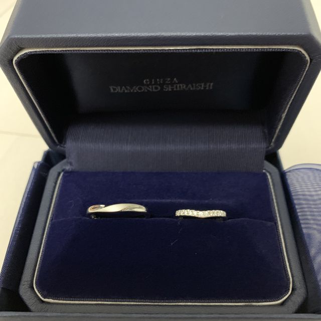 【銀座ダイヤモンドシライシの口コミ】 私の方は、最初はダイヤ一粒やダイヤなしのシンプルなリングにするつもり…