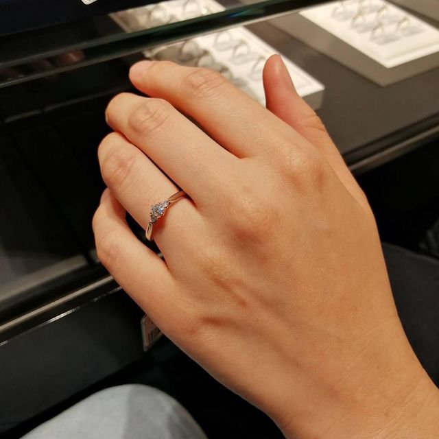 【銀座ダイヤモンドシライシの口コミ】 結婚指輪と婚約指輪をセットで買いました。たくさんあってすごく迷いまし…