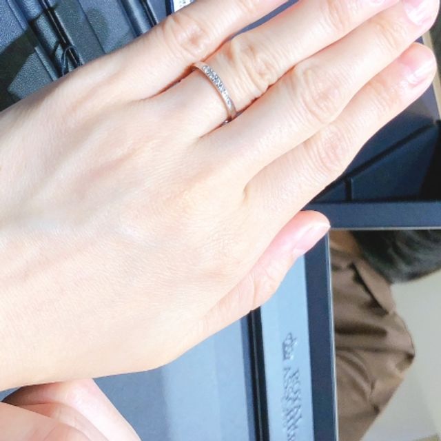 【ROYAL ASSCHER(ロイヤル・アッシャー)の口コミ】 ほぼストレートのラインでデザイン的にもシンプルで日常的に使いやすいと…