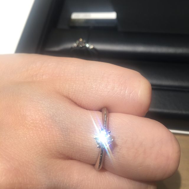 【ラザール ダイヤモンド(LAZARE DIAMOND)の口コミ】 たくさんの種類を試着をしました。その中で、三つまで絞りました。一番好…