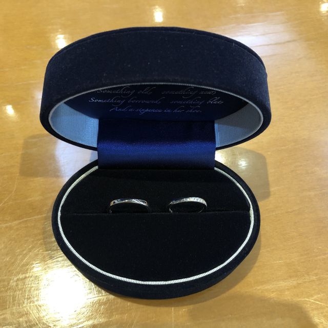 【Something Blue(サムシングブルー)の口コミ】 一回来店したときに一目見て気に入ったデザインだったことと、指輪を装着…