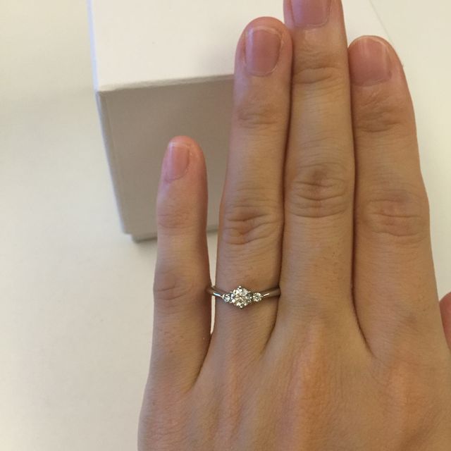 【STAR JEWELRY(スタージュエリー)の口コミ】 指がきれいに見えるV字タイプがとても気に入りました。シンプルなデザイン…