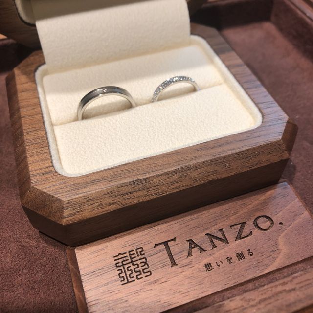 【TANZO.(鍛造指輪)の口コミ】 夫がデザインにこだわりがあり、私は絶対にハーフエタニティと決めていま…