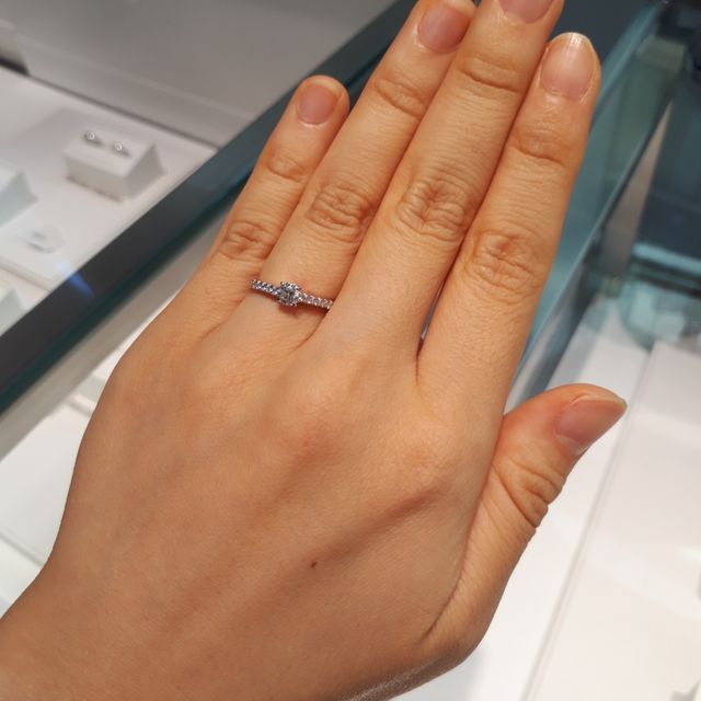 【MIKIMOTO(ミキモト)の口コミ】 質の良いダイヤを使っているだけあり、どの指輪も眩しいくらいにキラキラ…