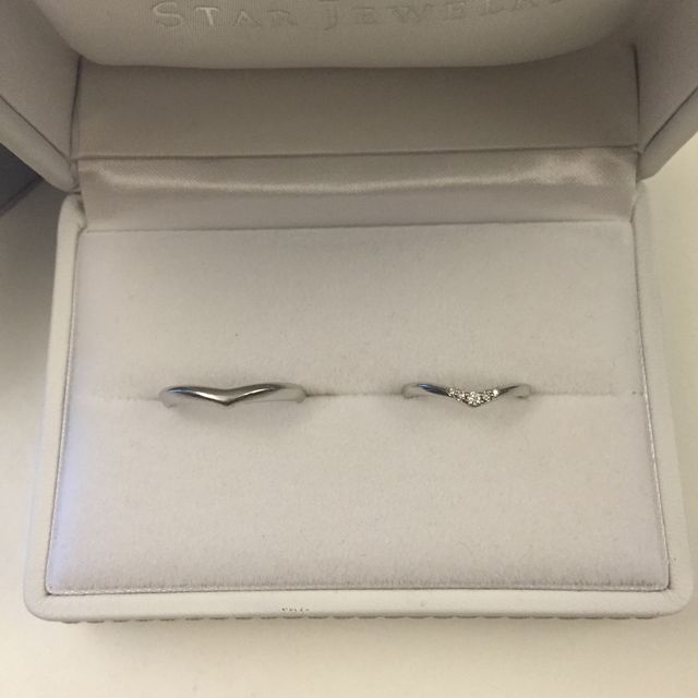 【STAR JEWELRY(スタージュエリー)の口コミ】 細めでシンプルなデザインですが、これから先も飽きが来ず長くつけていら…