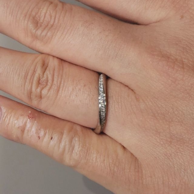 【CHARMY(チャーミー)の口コミ】 デザインがシンプルである事と、付け心地が良い事を重視して選びました。…