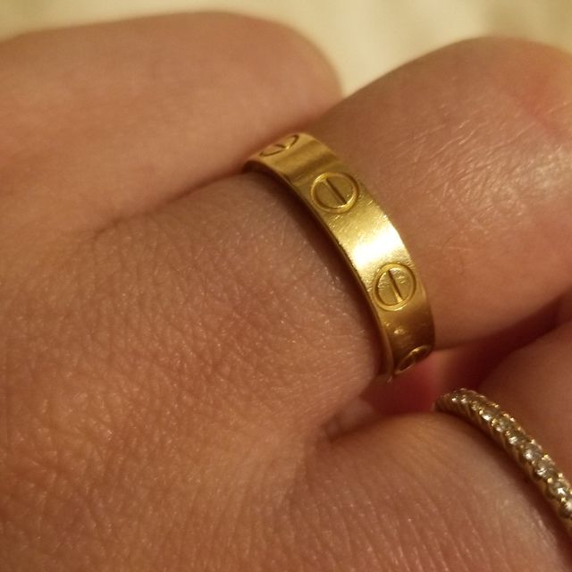 【カルティエ(Cartier)の口コミ】 Cartierの代表的なマークがはいっているラブリングです。一目でCartierと…