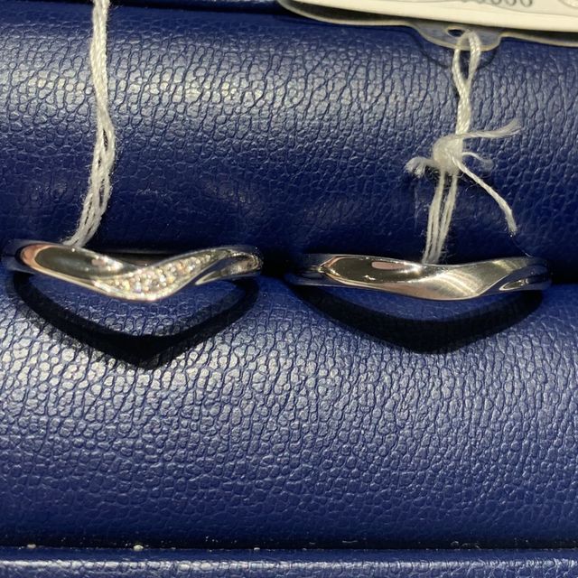 【銀座ダイヤモンドシライシの口コミ】 シンプルですが、ダイヤも大きくついていて存在感がある指輪です。男性用…