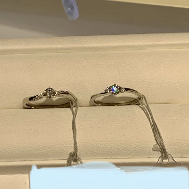 【festaria VOYAGE(フェスタリア ボヤージュ)の口コミ】 シンプルなデザインのものよりもダイヤが大きいものや豪華なデザインの指…